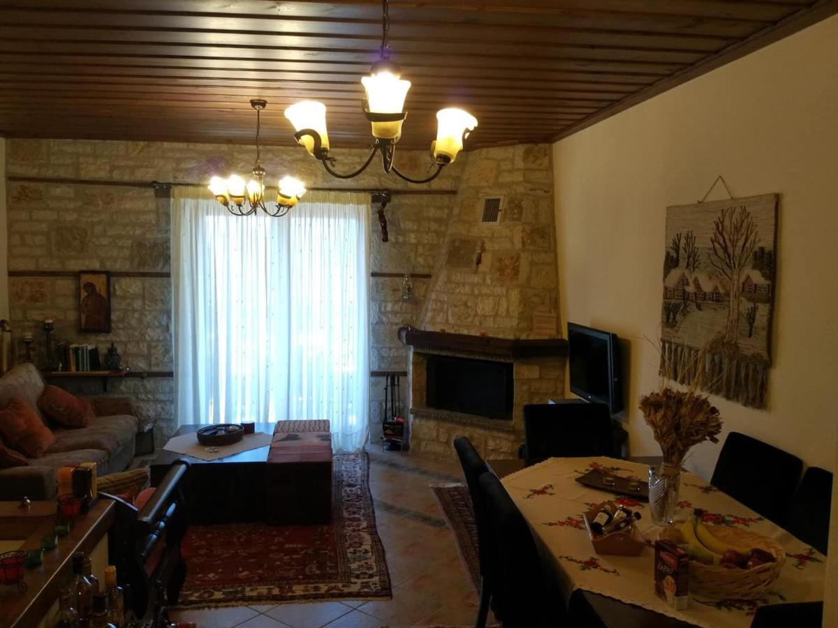 Villa La Casa Di Pietra Karpenísion Exterior foto